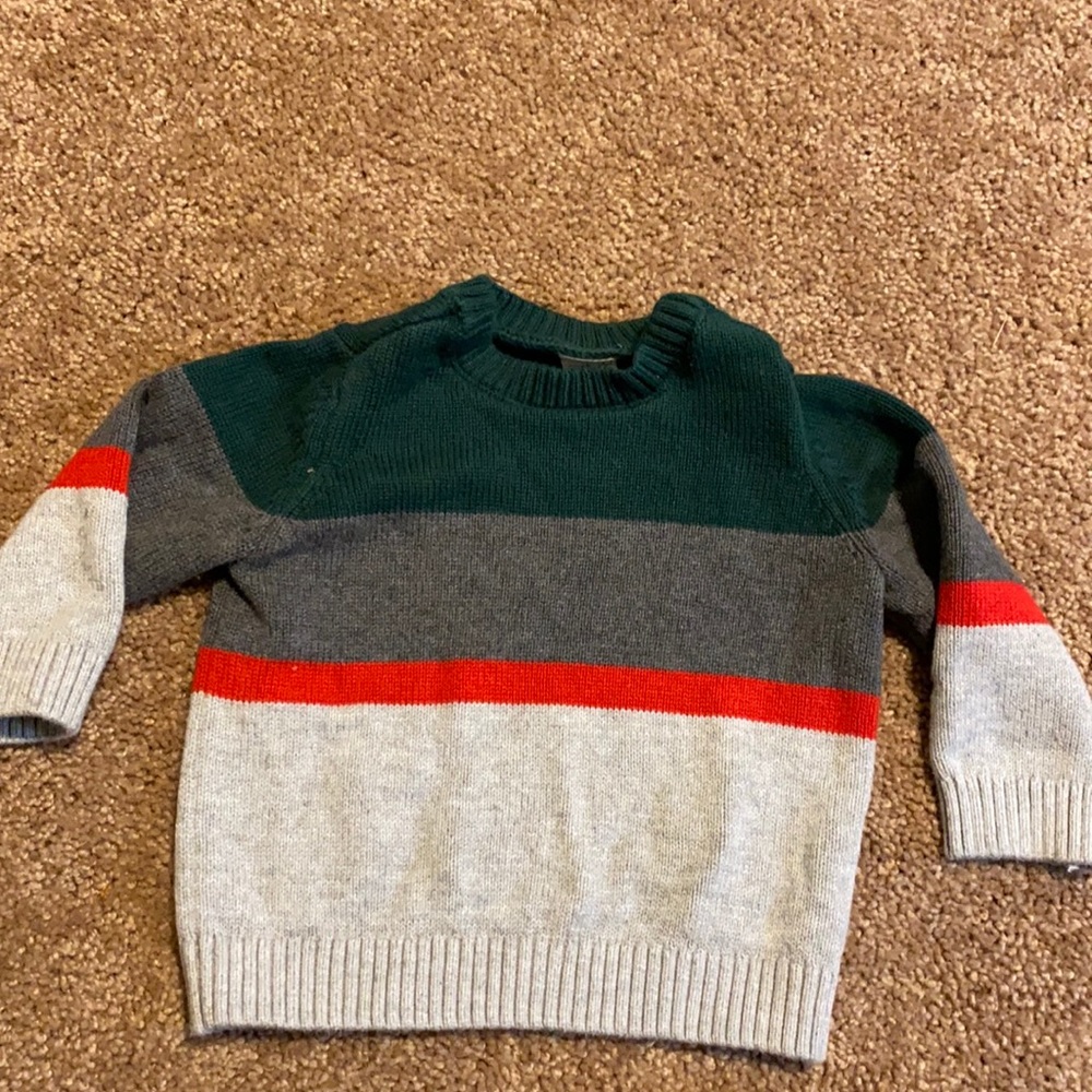 Carter’s sweater size 6 months